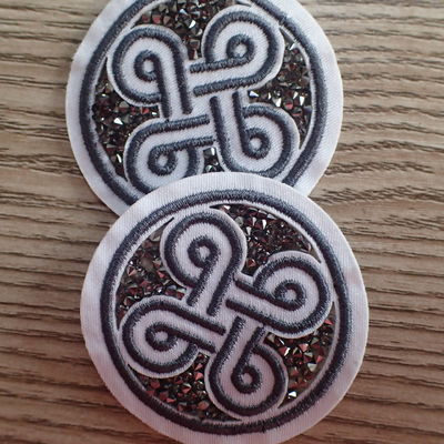 Nachgemachter Diamond Custom Embroidered Patches With-Mode-Entwurf