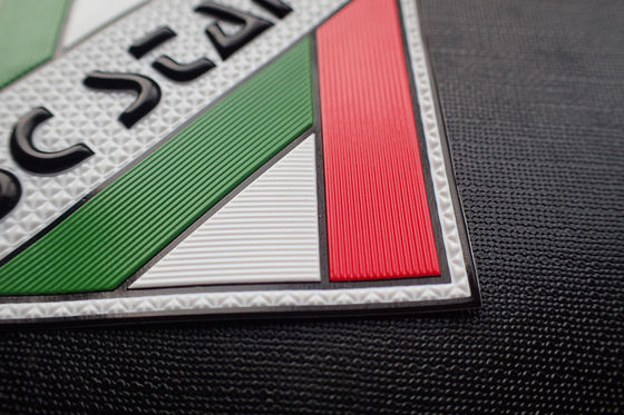 Soem kundenspezifisches prägeartiges 3D Logo Soft TPU beschriftet Flecken für Kleidung