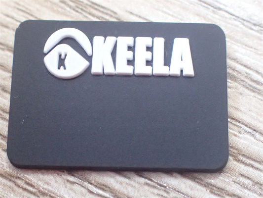 Kundenspezifisches 3D Logo Rubber PVC bessert Kleideraufkleber für Kleidung Mirco Injection aus