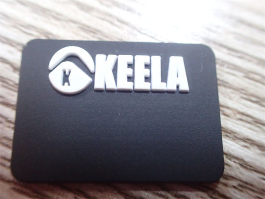 Kundenspezifisches 3D Logo Rubber PVC bessert Kleideraufkleber für Kleidung Mirco Injection aus
