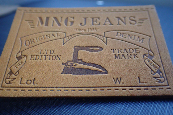 Beschriftet freundliches Jeans-Lederflicken Eco prägeartigen Logo For Uniform