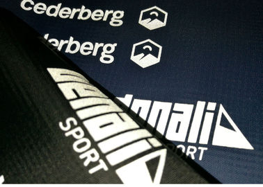 Hohes Elastizitäts-Marken-Logo-reflektierende Hitze-Presse Tagless-Aufkleber für Skianzug