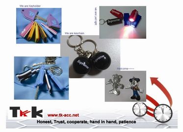 Neuheit personifizierte fördernde Geschenke prägten Logo PVC Keychain mit LED-Licht auf