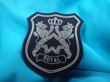 Sportkleidungs-Kleidungs-Aufkleber mit kundenspezifischem Druck3d hoben Logo-Matt-Effekt an