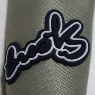 Custom 3D Silikon-Etikett Waschbares 3D Weiches Silikon-Logo Wärmeübertragungs-Abzeichen