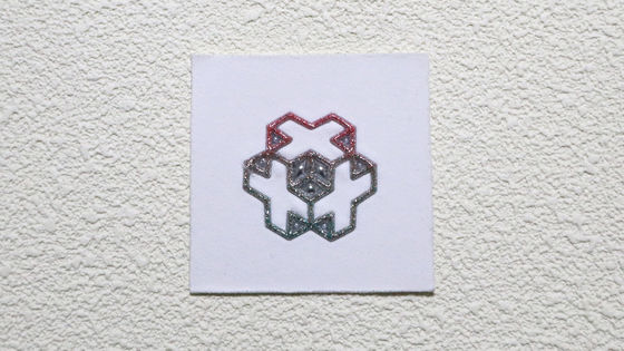 Fabrik-Eisern auf Etiketten Glänzende Chromfarbe Wärmeübertragungsticker für Hemden kundenspezifische TPU-Kleidungsetiketten