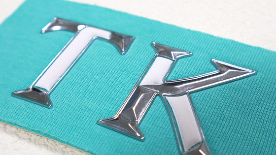 3D-Metallpatch Embossed Logo Hochfrequenz-TPU-Wärmeübertragungsetikett für Kleidung